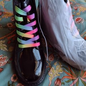 NEW Children's Place zip boots with rainbow laces
